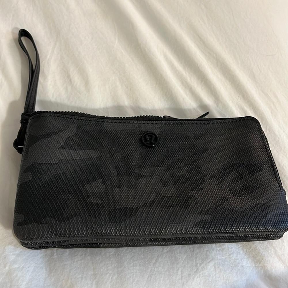 Lululemon Wristlet Wallet Double Zipped Wallet Black Gray Camo Prints